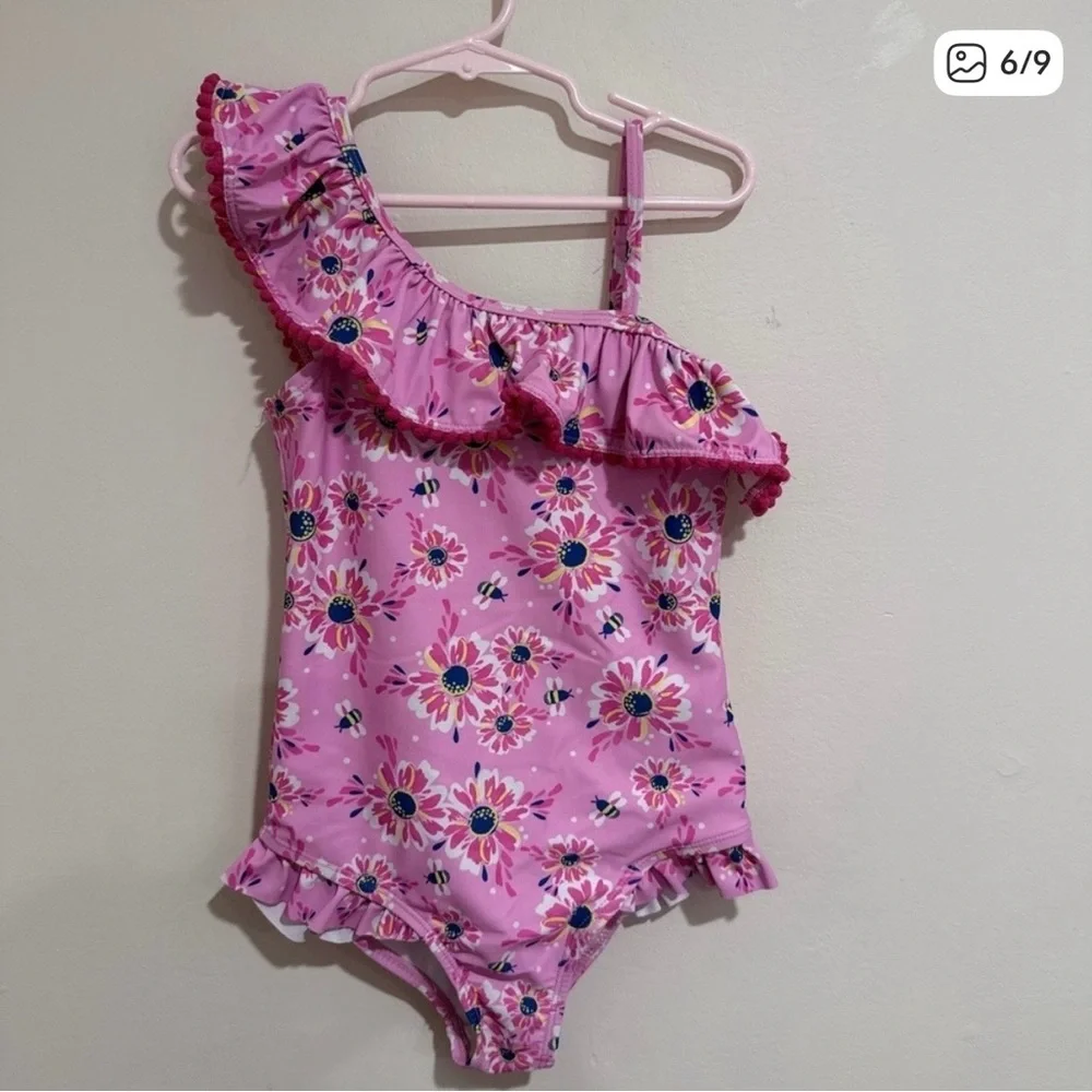 Tommy Bahama Little Girl Pink Floral & Bee One-Shoulder Swimsuit with hat size 6 - Picture 6 of 9